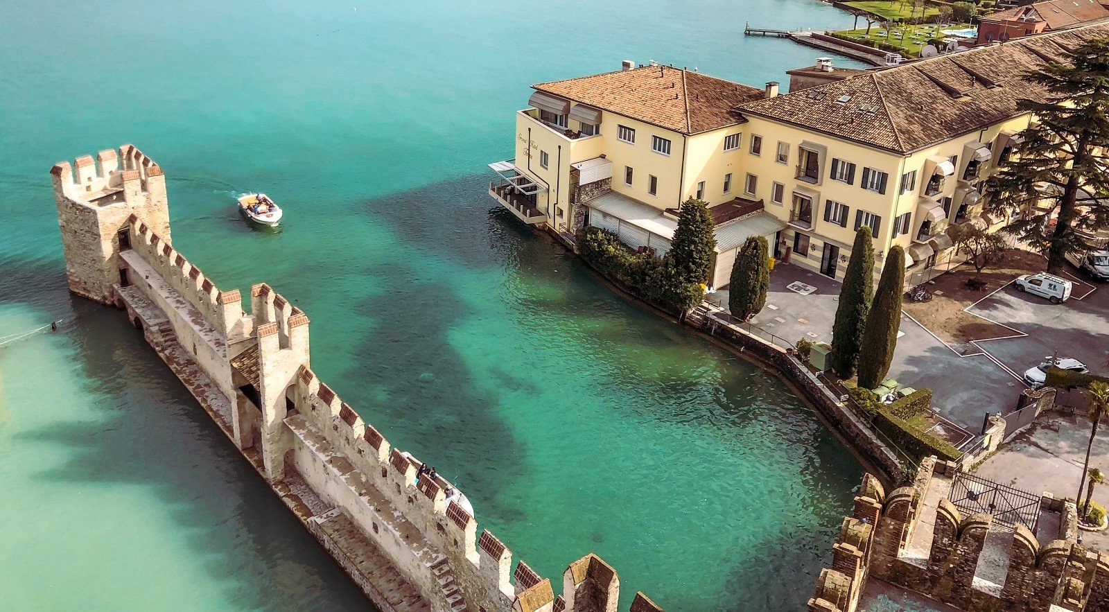 Sirmione, una gita sul Lago di Garda. Cosa c'è da vedere | viaggioMag